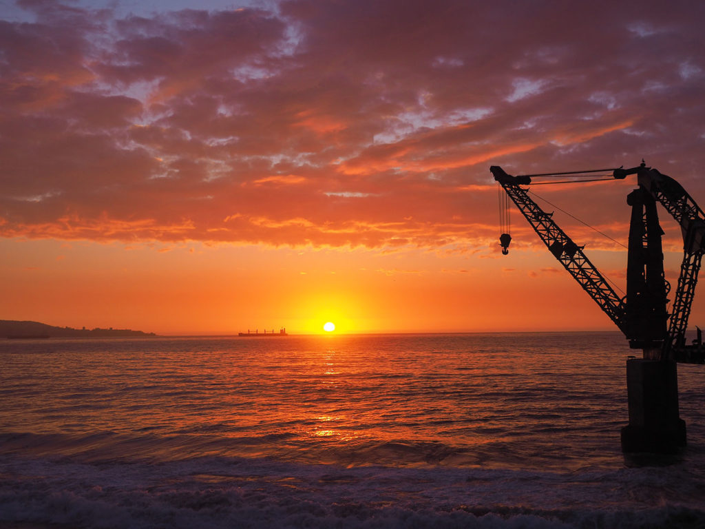 Sunsets at the chilean ocean have to be added to you travel bucket list because they are the most beautiful sunsets.